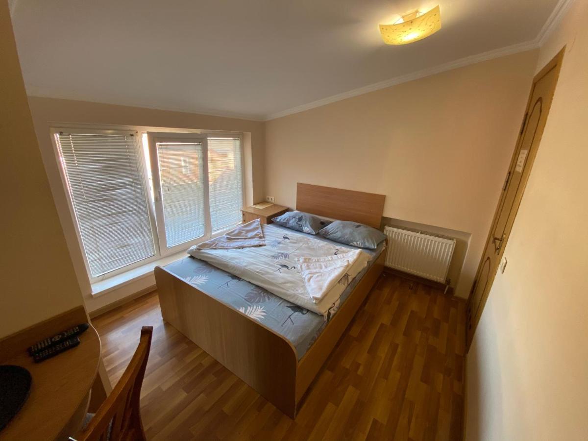 Hotel Ковчег Černivci Esterno foto