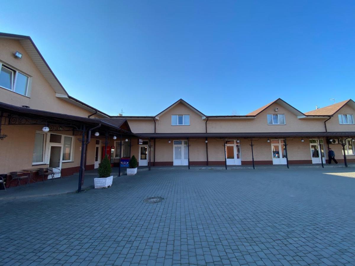 Hotel Ковчег Černivci Esterno foto