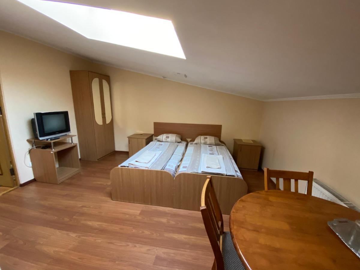 Hotel Ковчег Černivci Esterno foto