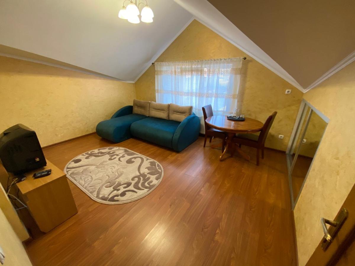 Hotel Ковчег Černivci Esterno foto