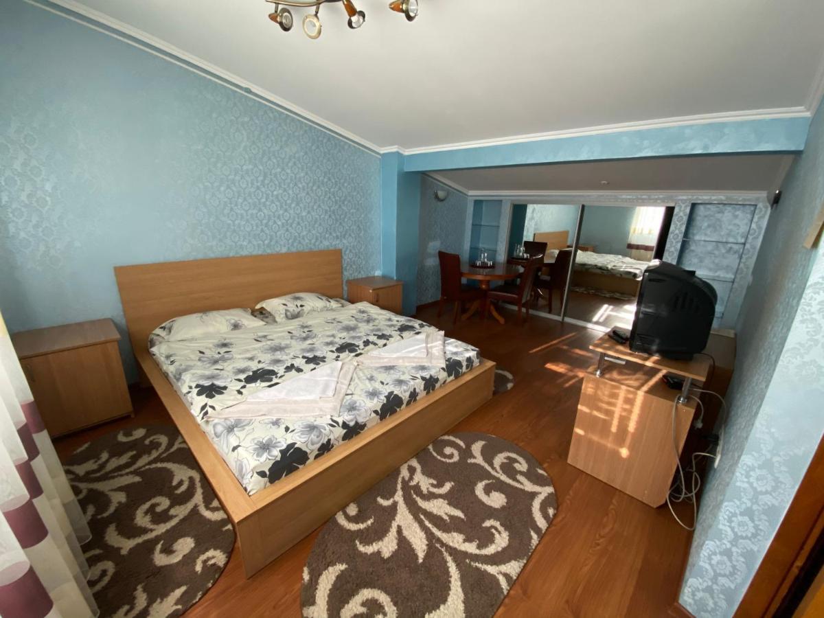 Hotel Ковчег Černivci Esterno foto