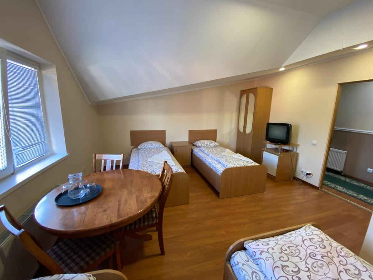 Hotel Ковчег Černivci Esterno foto