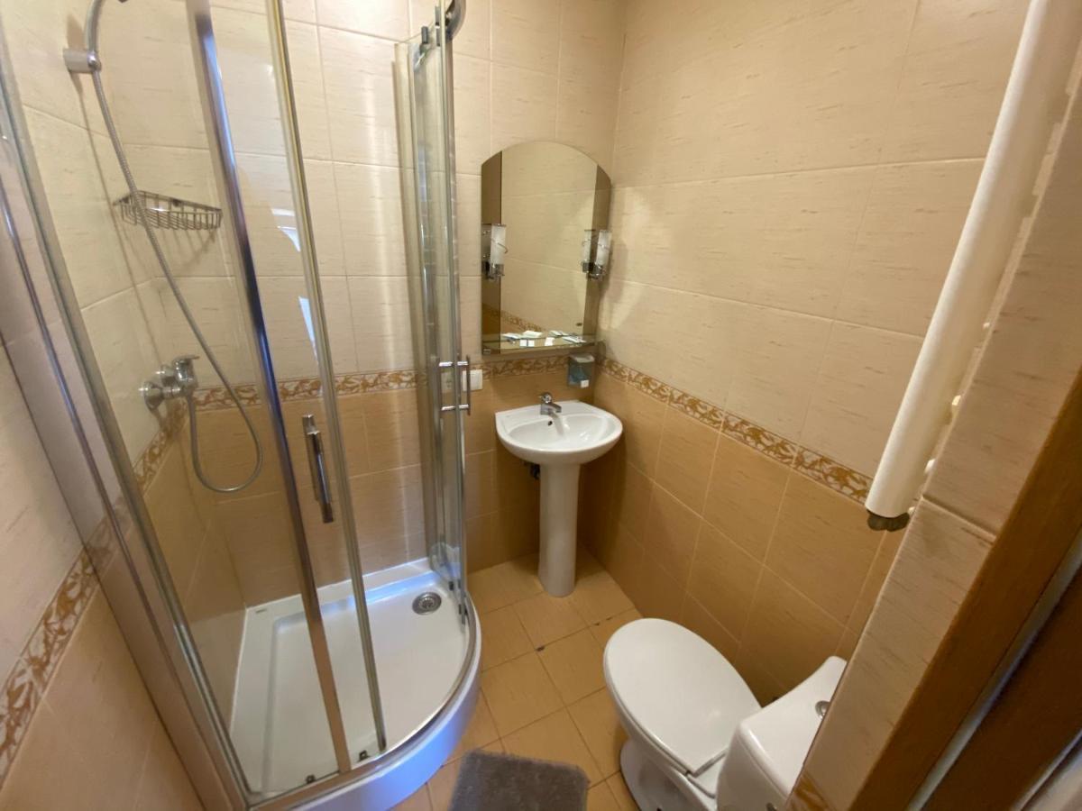 Hotel Ковчег Černivci Esterno foto