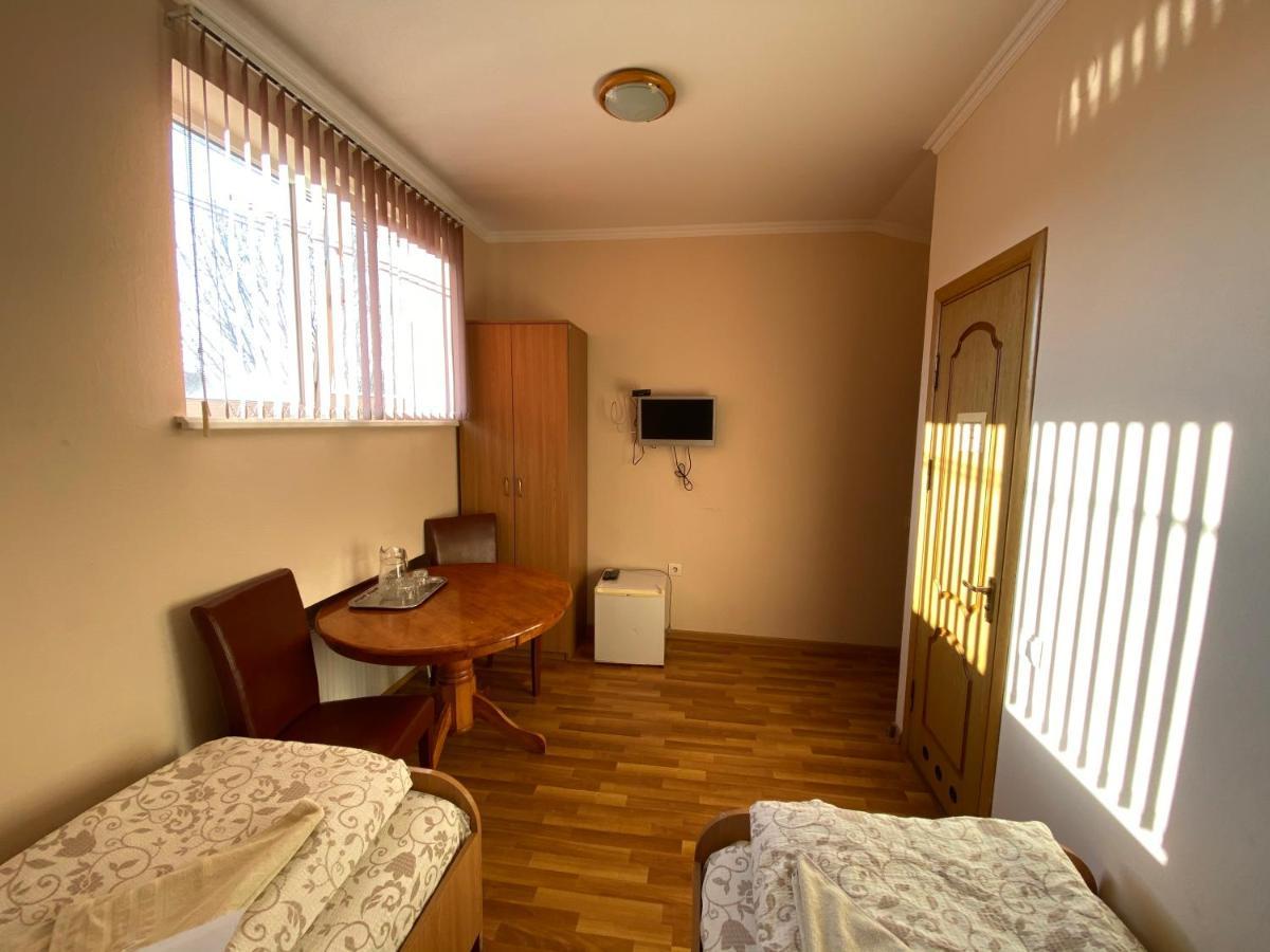 Hotel Ковчег Černivci Esterno foto