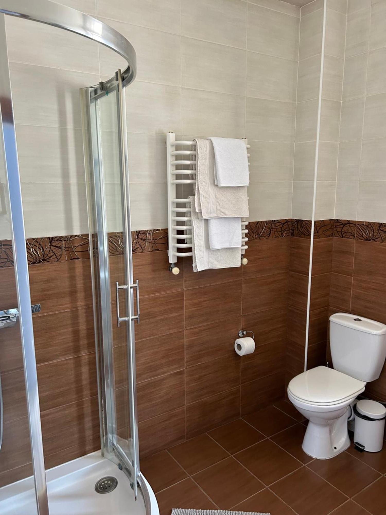 Hotel Ковчег Černivci Esterno foto